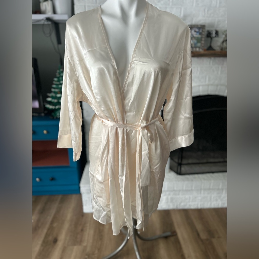 Vintage Chance Encounters Ivory Satin Shortie Robe Size Medium